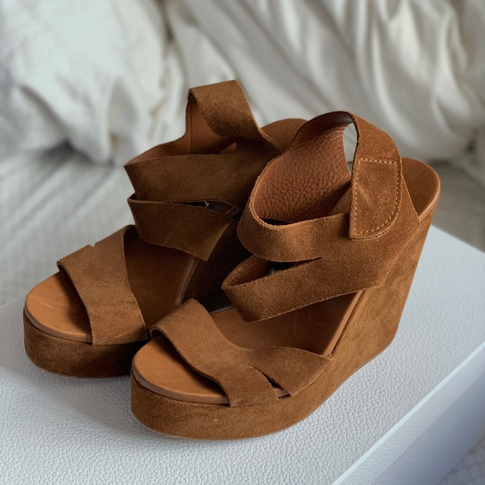PEDRO GARCIA never worn brown wedges size 40 fits like a size 7.5/8
